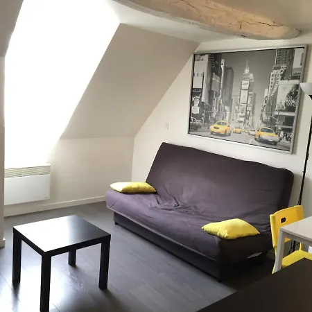 Grande Rue Apartment *