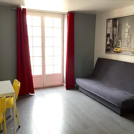 Grande Rue Apartment *